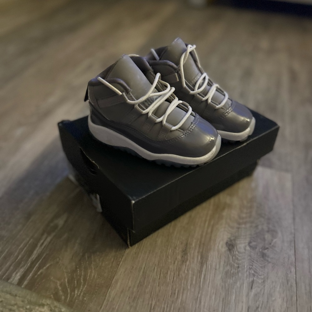 Jordan retro 11 (td) grey and white